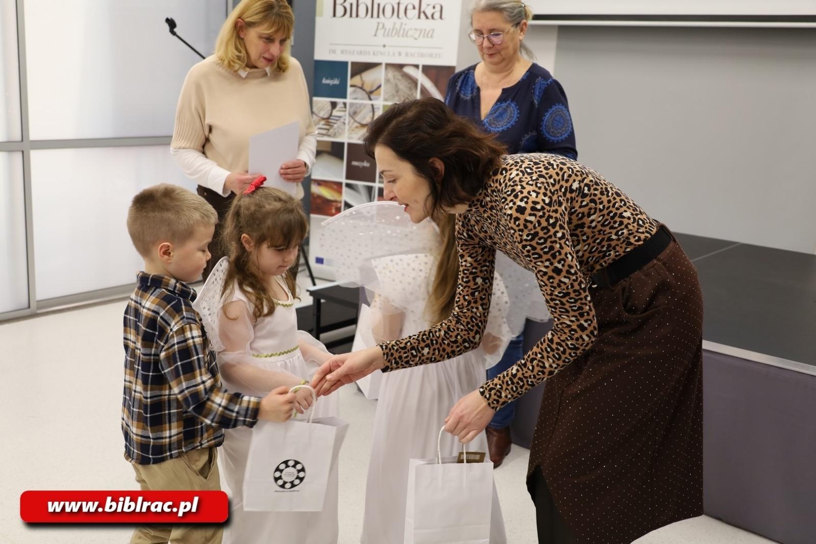 Zdjęcie w galerii na portalu naszraciborz.pl: Hej kolęda, kolęda! XXIV Międzyprzedszkolny Przegląd Kolęd w bibliotece wiadomości z regionu