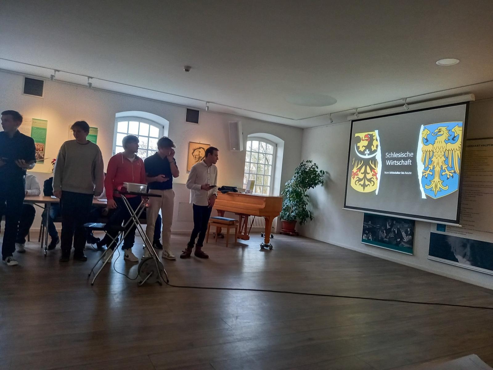 Zdjęcie w galerii na portalu naszraciborz.pl: Śląskie, raciborskie spotkania na warsztatach historycznych w Königswinter 2025 wiadomości z regionu