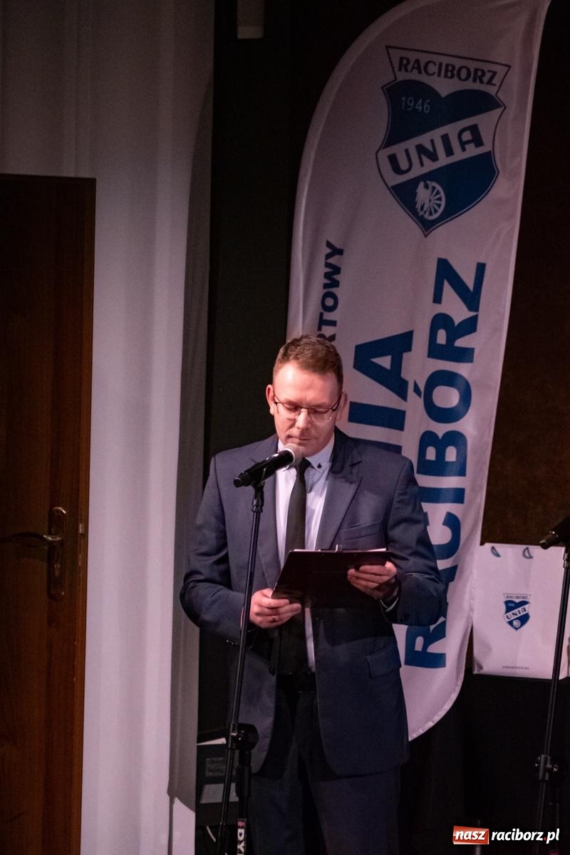 Zdjęcie w galerii na portalu naszraciborz.pl: Pierwsza gala sportowa Unii Racibórz w RCK. Nagrody, podziękowania i wzruszające pożegnania [FOTO i WIDEO] wiadomości z regionu