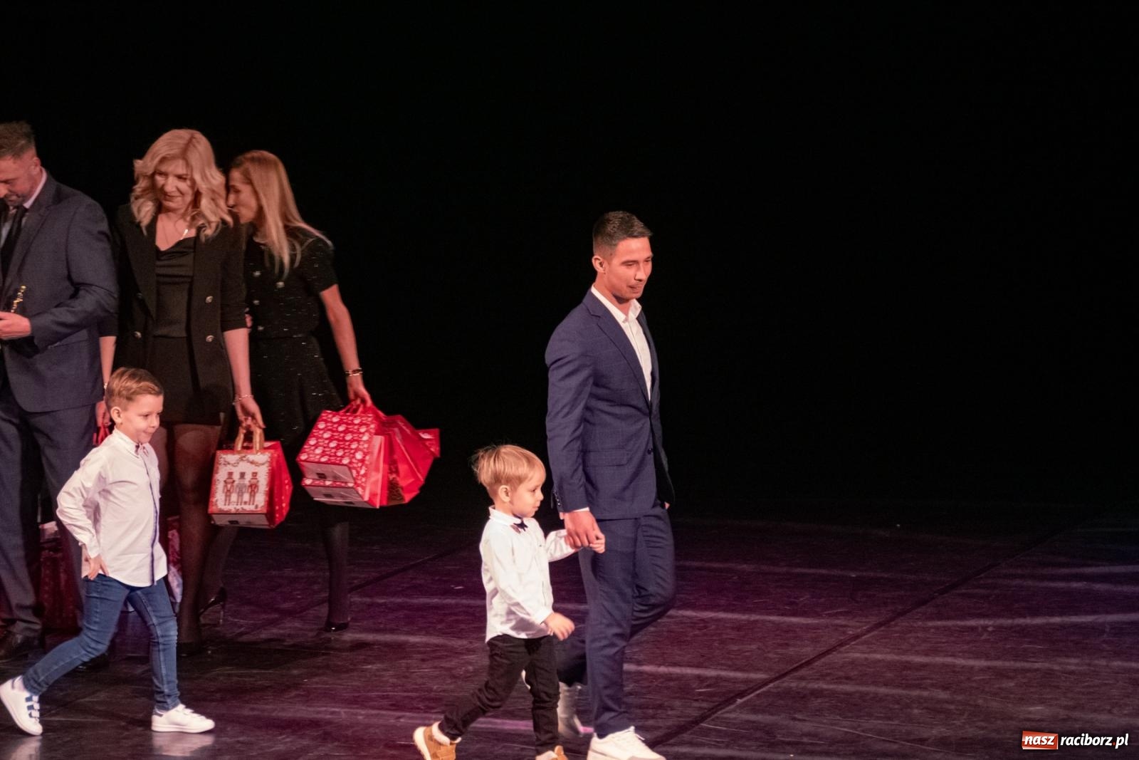 Zdjęcie w galerii na portalu naszraciborz.pl: Pierwsza gala sportowa Unii Racibórz w RCK. Nagrody, podziękowania i wzruszające pożegnania [FOTO i WIDEO] wiadomości z regionu