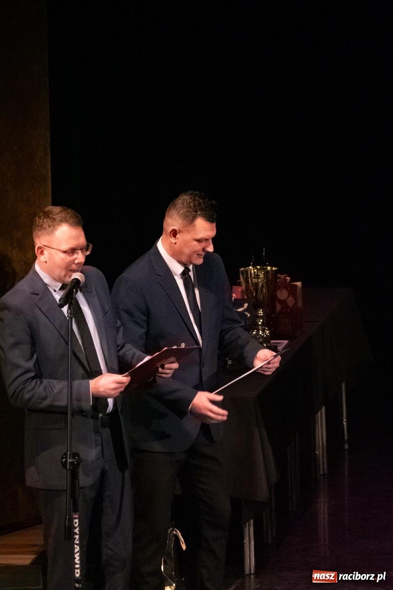 Zdjęcie w galerii na portalu naszraciborz.pl: Pierwsza gala sportowa Unii Racibórz w RCK. Nagrody, podziękowania i wzruszające pożegnania [FOTO i WIDEO] wiadomości z regionu