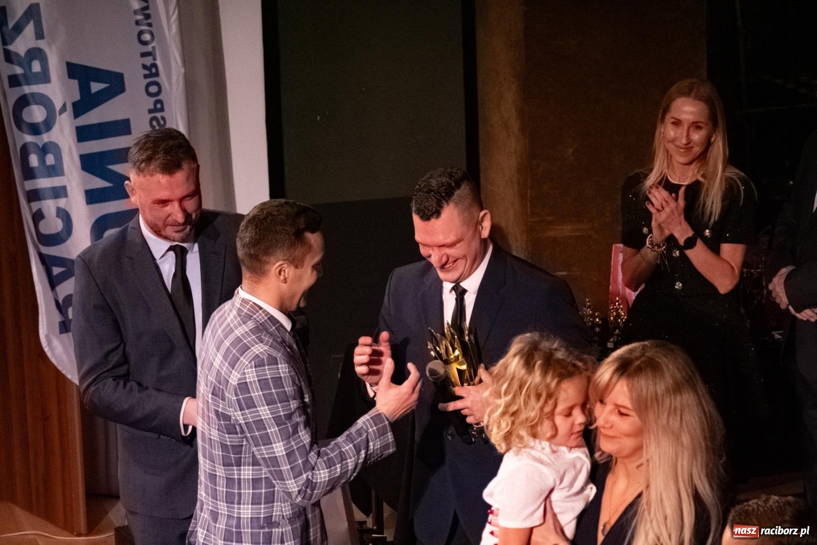 Zdjęcie w galerii na portalu naszraciborz.pl: Pierwsza gala sportowa Unii Racibórz w RCK. Nagrody, podziękowania i wzruszające pożegnania [FOTO i WIDEO] wiadomości z regionu