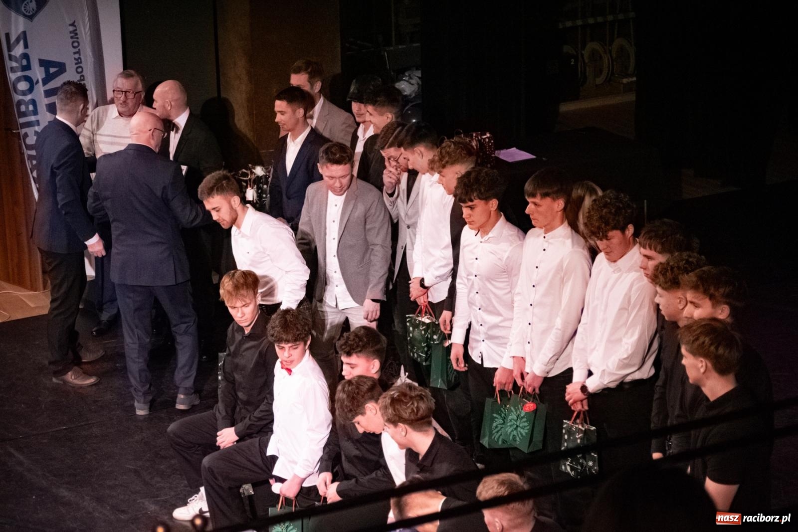 Zdjęcie w galerii na portalu naszraciborz.pl: Pierwsza gala sportowa Unii Racibórz w RCK. Nagrody, podziękowania i wzruszające pożegnania [FOTO i WIDEO] wiadomości z regionu
