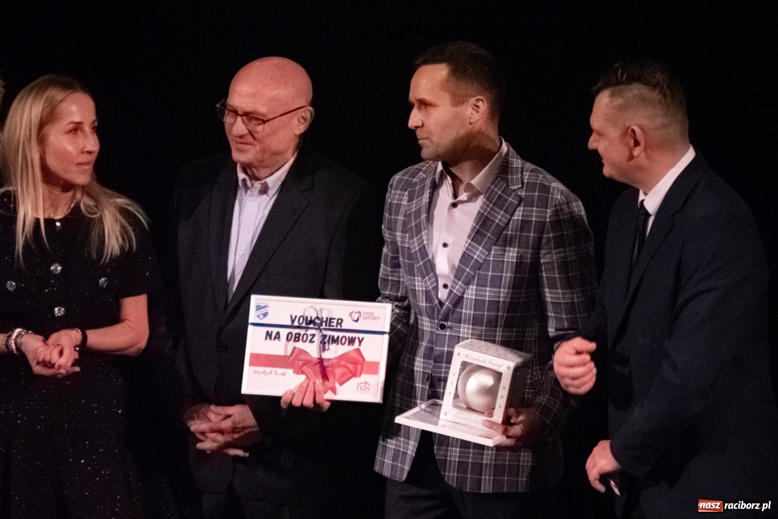 Zdjęcie w galerii na portalu naszraciborz.pl: Pierwsza gala sportowa Unii Racibórz w RCK. Nagrody, podziękowania i wzruszające pożegnania [FOTO i WIDEO] wiadomości z regionu