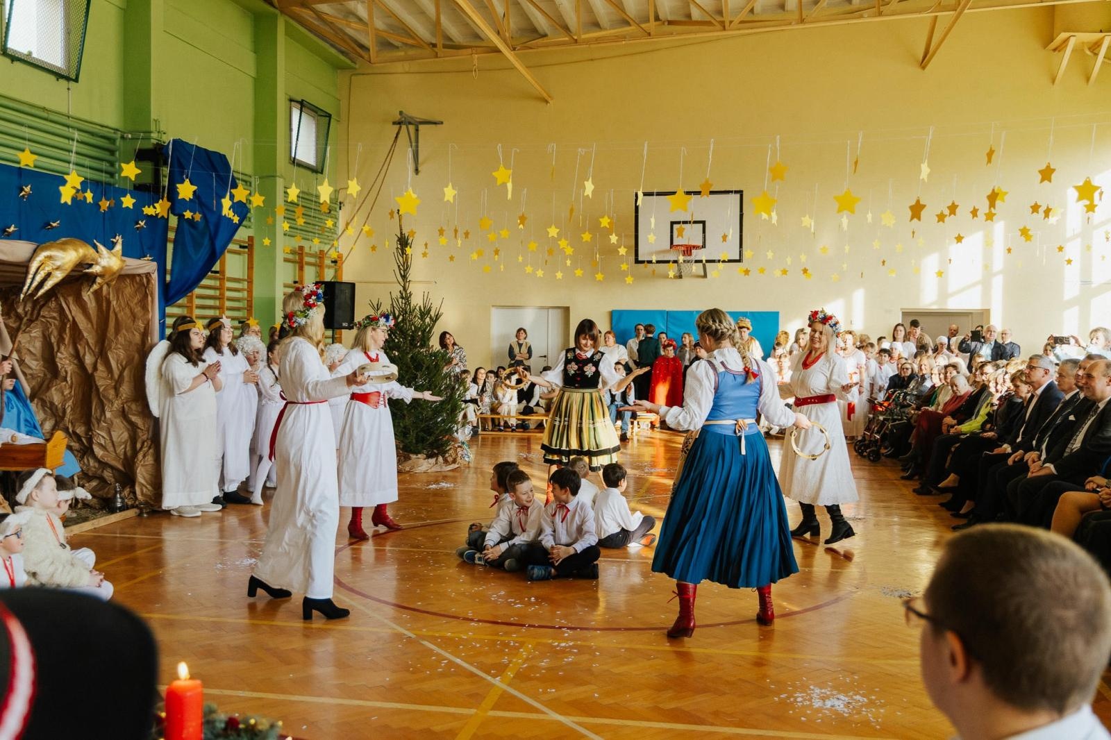 Zdjęcie w galerii na portalu naszraciborz.pl: Święty czas to radosny czas, zobacz, ile jest serca w nas – jasełka w Zespole Szkół Specjalnych w Raciborzu wiadomości z regionu