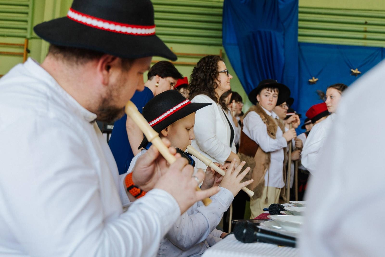 Zdjęcie w galerii na portalu naszraciborz.pl: Święty czas to radosny czas, zobacz, ile jest serca w nas – jasełka w Zespole Szkół Specjalnych w Raciborzu wiadomości z regionu