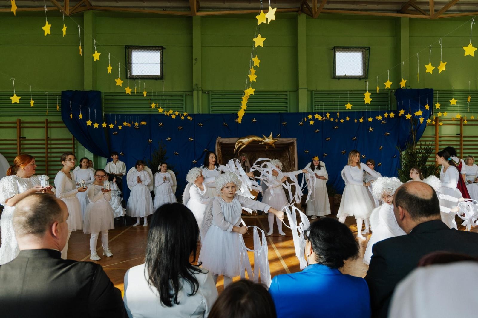 Zdjęcie w galerii na portalu naszraciborz.pl: Święty czas to radosny czas, zobacz, ile jest serca w nas – jasełka w Zespole Szkół Specjalnych w Raciborzu wiadomości z regionu