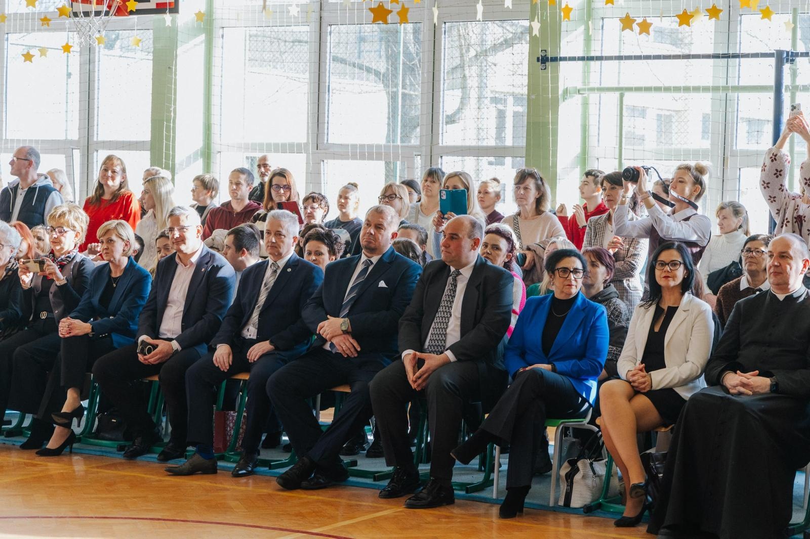 Zdjęcie w galerii na portalu naszraciborz.pl: Święty czas to radosny czas, zobacz, ile jest serca w nas – jasełka w Zespole Szkół Specjalnych w Raciborzu wiadomości z regionu