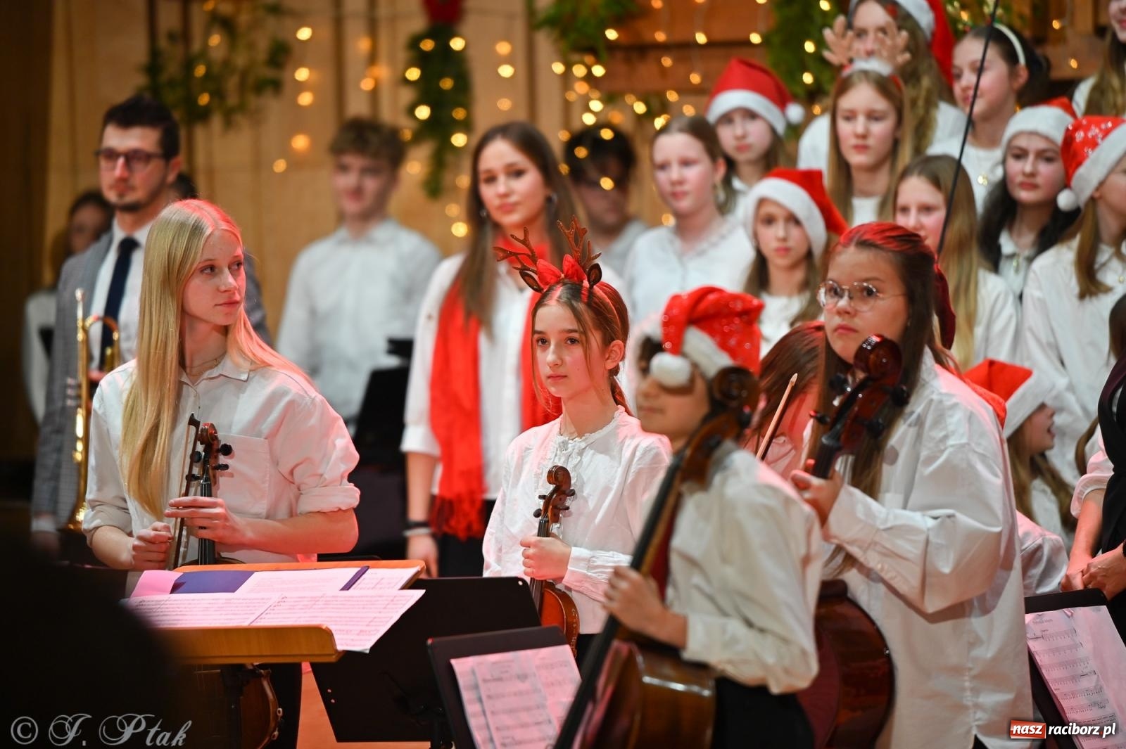 Zdjęcie w galerii na portalu naszraciborz.pl: Koncert kolędowy w Państwowej Szkole Muzycznej w Raciborzu [FOTO i WIDEO] wiadomości z regionu