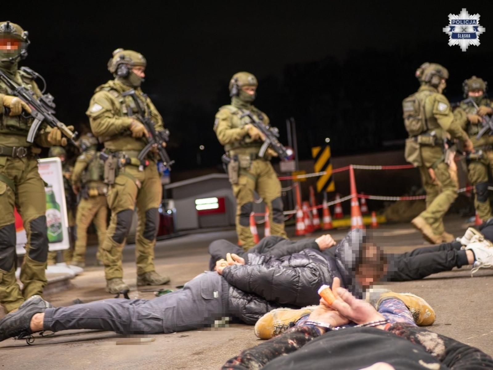 Zdjęcie w galerii na portalu naszraciborz.pl: Nielegalna migracja, narkotyki i pseudokibice – wspólna akcja śląskiej Policji, Straży Granicznej i Europolu wiadomości z regionu