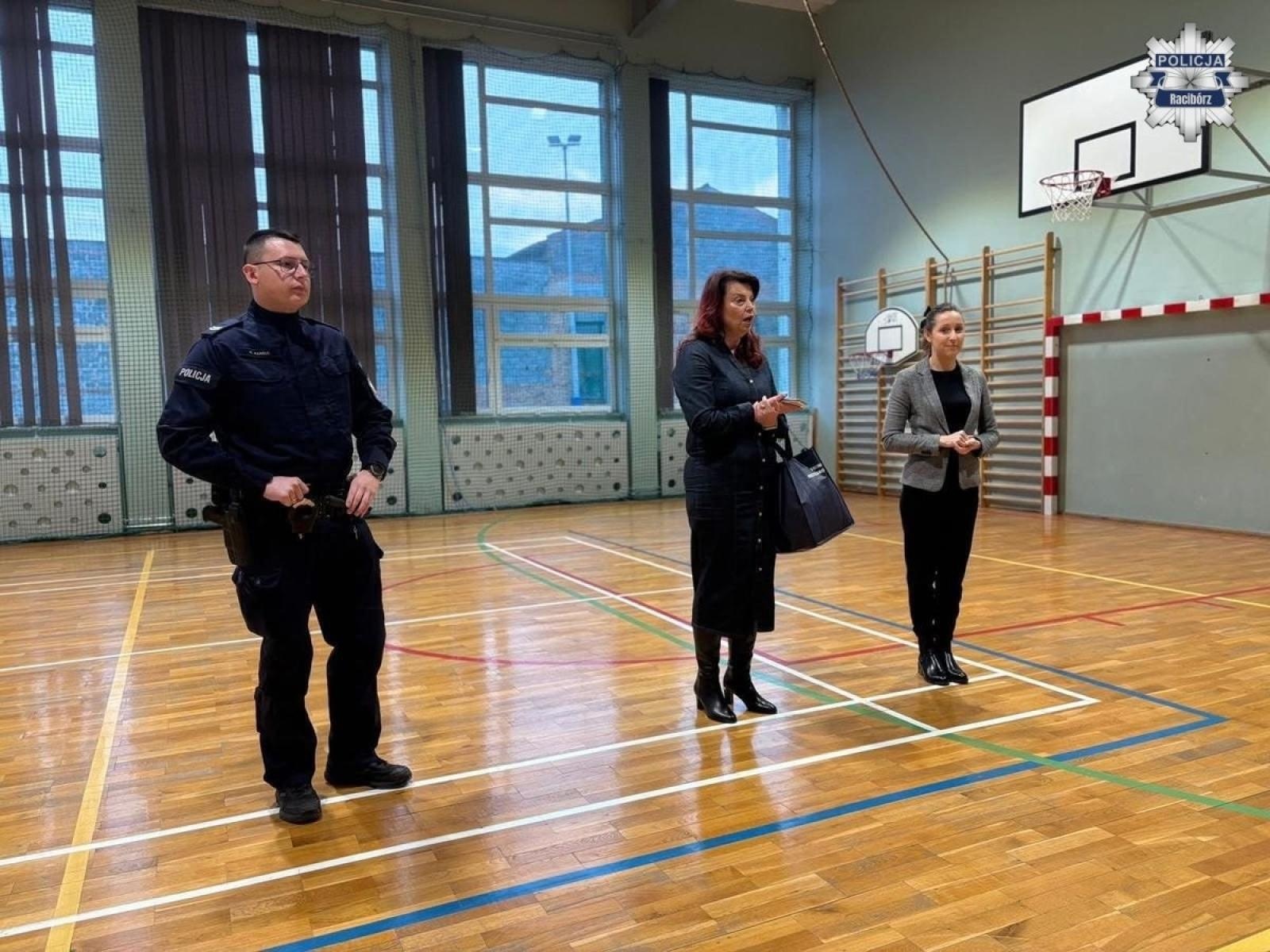 Zdjęcie w galerii na portalu naszraciborz.pl: Bezpieczeństwo na drodze. Policyjne działania profilaktyczne w gminie Krzyżanowice wiadomości z regionu