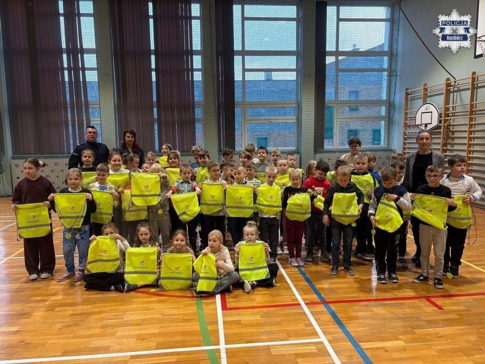 Zdjęcie w galerii na portalu naszraciborz.pl: Bezpieczeństwo na drodze. Policyjne działania profilaktyczne w gminie Krzyżanowice wiadomości z regionu