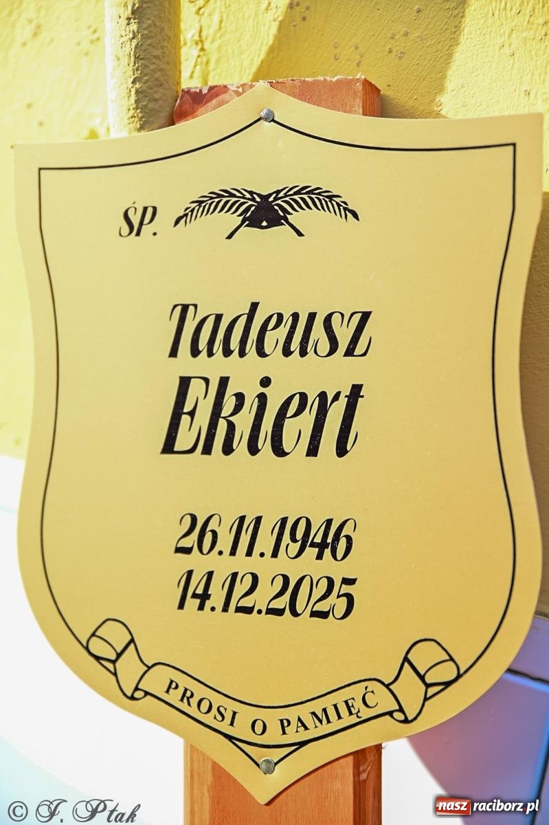 Zdjęcie w galerii na portalu naszraciborz.pl: Ostatnie pożegnanie śp. Tadeusza Ekierta. Racibórz żegna wieloletniego prezesa RAFAKO i Raciborskiej Izby Gospodarczej [FOTO] wiadomości z regionu