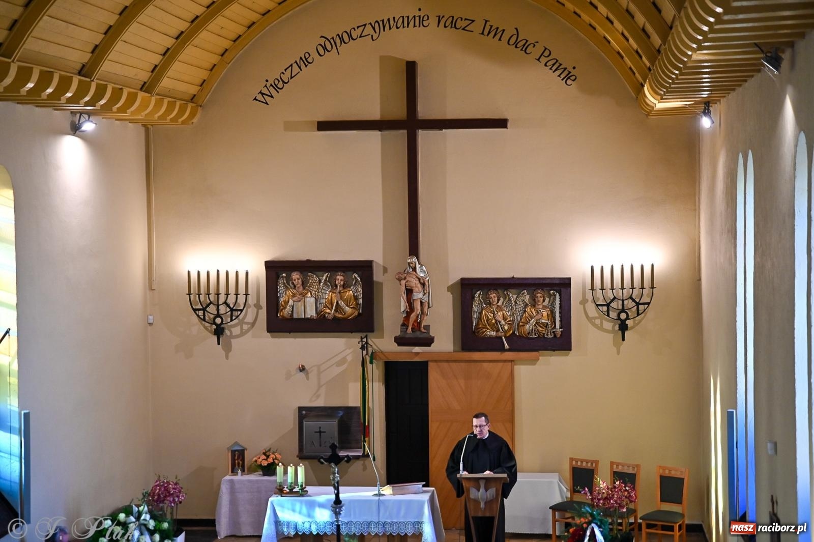 Zdjęcie w galerii na portalu naszraciborz.pl: Ostatnie pożegnanie śp. Tadeusza Ekierta. Racibórz żegna wieloletniego prezesa RAFAKO i Raciborskiej Izby Gospodarczej [FOTO] wiadomości z regionu