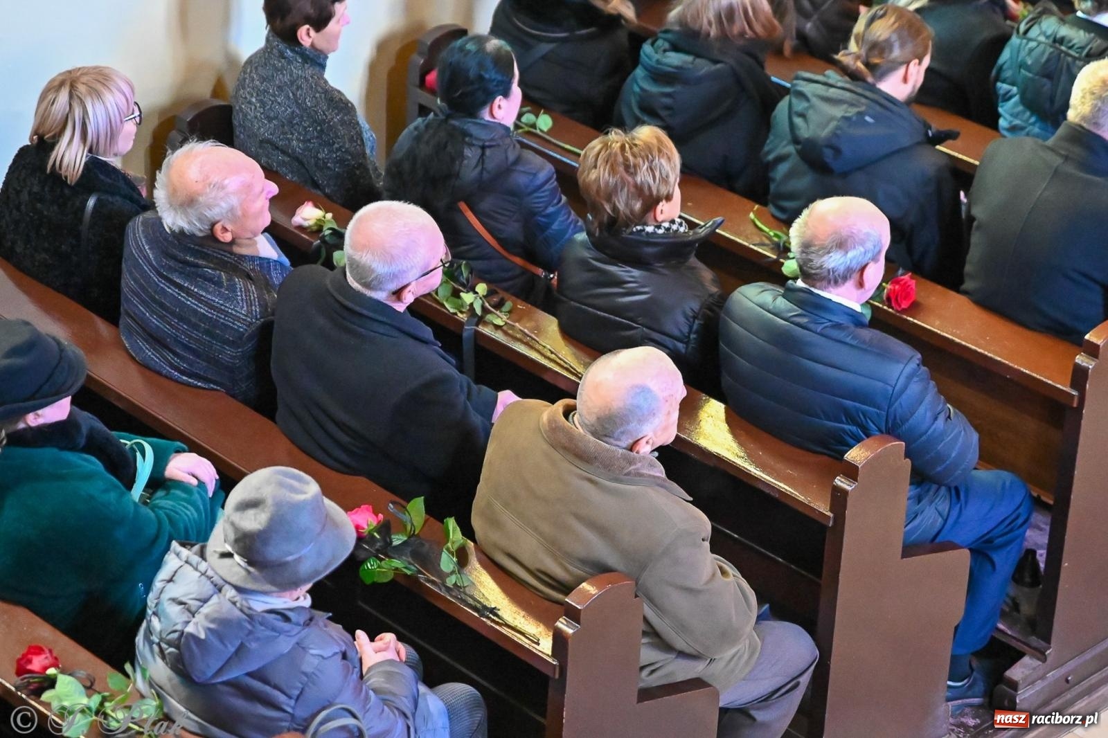 Zdjęcie w galerii na portalu naszraciborz.pl: Ostatnie pożegnanie śp. Tadeusza Ekierta. Racibórz żegna wieloletniego prezesa RAFAKO i Raciborskiej Izby Gospodarczej [FOTO] wiadomości z regionu