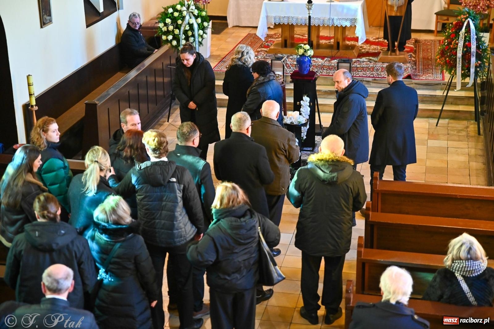 Zdjęcie w galerii na portalu naszraciborz.pl: Ostatnie pożegnanie śp. Tadeusza Ekierta. Racibórz żegna wieloletniego prezesa RAFAKO i Raciborskiej Izby Gospodarczej [FOTO] wiadomości z regionu