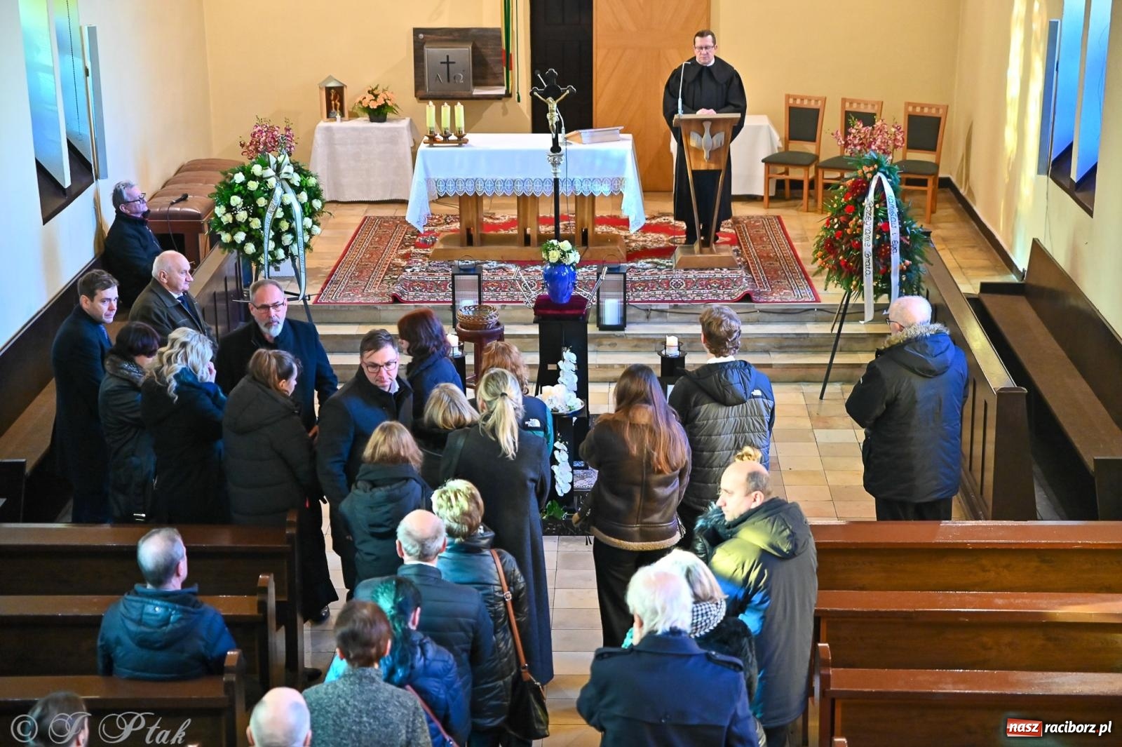 Zdjęcie w galerii na portalu naszraciborz.pl: Ostatnie pożegnanie śp. Tadeusza Ekierta. Racibórz żegna wieloletniego prezesa RAFAKO i Raciborskiej Izby Gospodarczej [FOTO] wiadomości z regionu