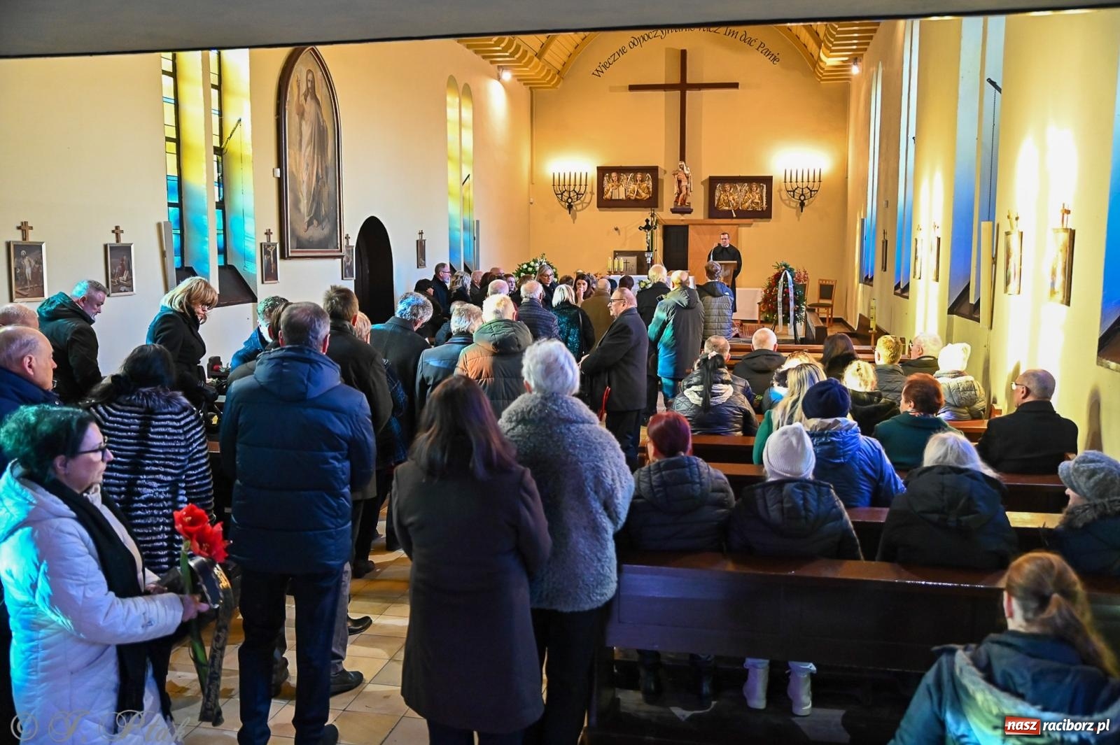 Zdjęcie w galerii na portalu naszraciborz.pl: Ostatnie pożegnanie śp. Tadeusza Ekierta. Racibórz żegna wieloletniego prezesa RAFAKO i Raciborskiej Izby Gospodarczej [FOTO] wiadomości z regionu