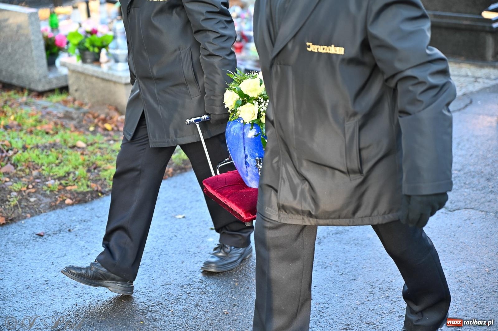 Zdjęcie w galerii na portalu naszraciborz.pl: Ostatnie pożegnanie śp. Tadeusza Ekierta. Racibórz żegna wieloletniego prezesa RAFAKO i Raciborskiej Izby Gospodarczej [FOTO] wiadomości z regionu