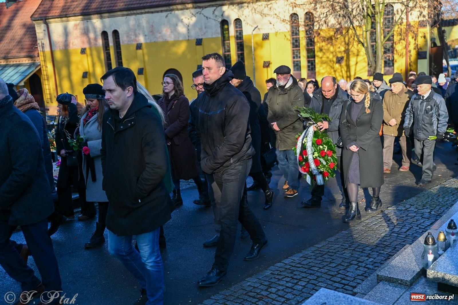 Zdjęcie w galerii na portalu naszraciborz.pl: Ostatnie pożegnanie śp. Tadeusza Ekierta. Racibórz żegna wieloletniego prezesa RAFAKO i Raciborskiej Izby Gospodarczej [FOTO] wiadomości z regionu
