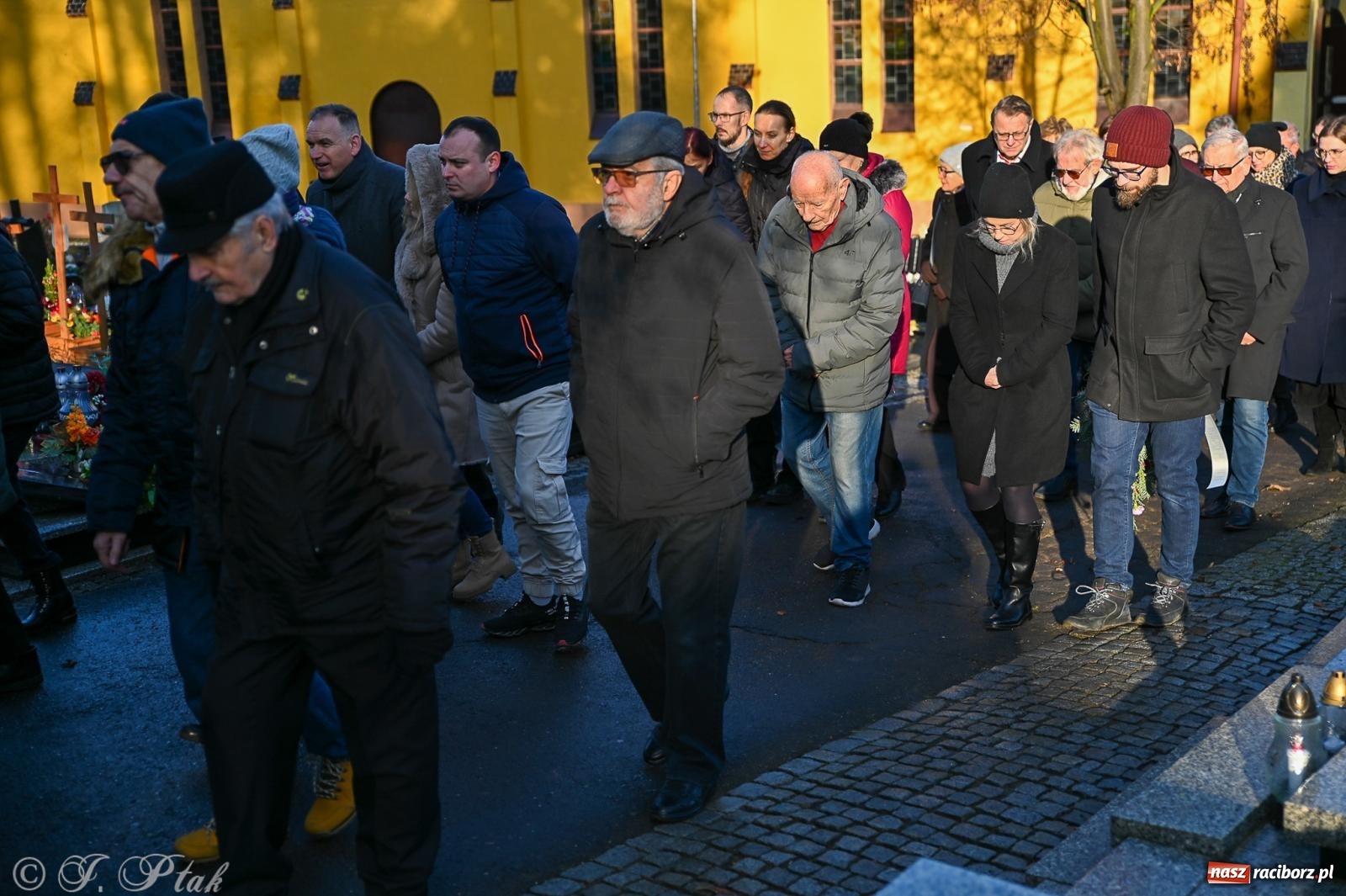 Zdjęcie w galerii na portalu naszraciborz.pl: Ostatnie pożegnanie śp. Tadeusza Ekierta. Racibórz żegna wieloletniego prezesa RAFAKO i Raciborskiej Izby Gospodarczej [FOTO] wiadomości z regionu