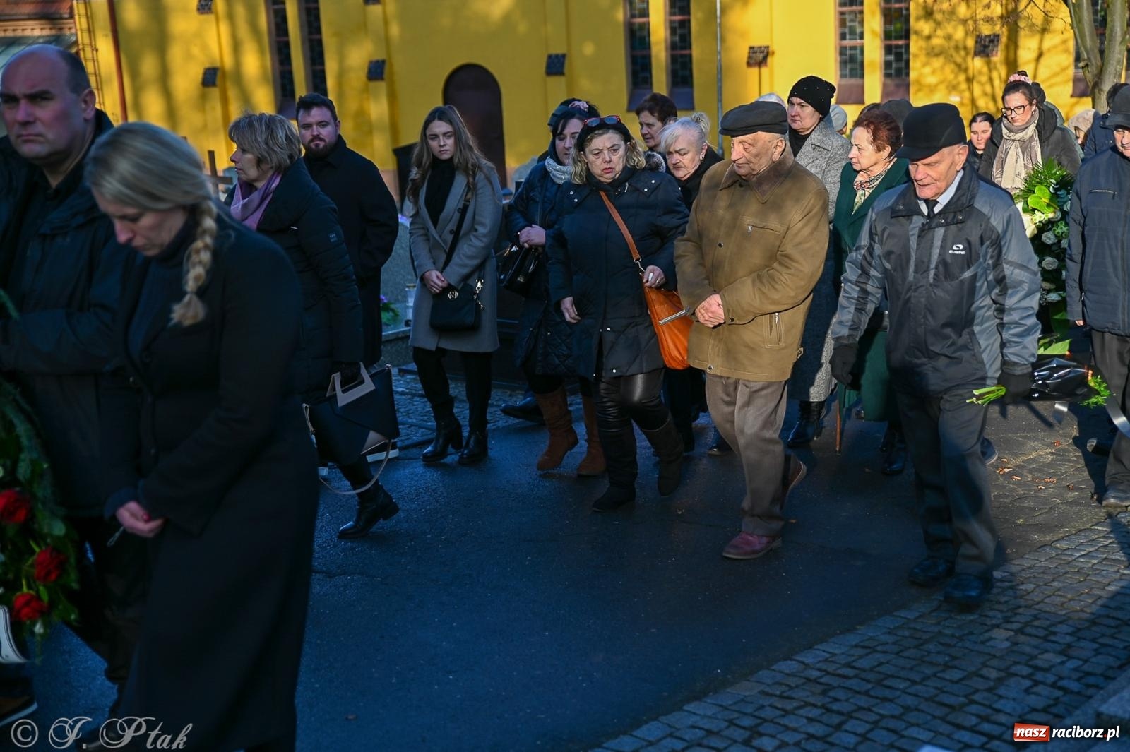 Zdjęcie w galerii na portalu naszraciborz.pl: Ostatnie pożegnanie śp. Tadeusza Ekierta. Racibórz żegna wieloletniego prezesa RAFAKO i Raciborskiej Izby Gospodarczej [FOTO] wiadomości z regionu