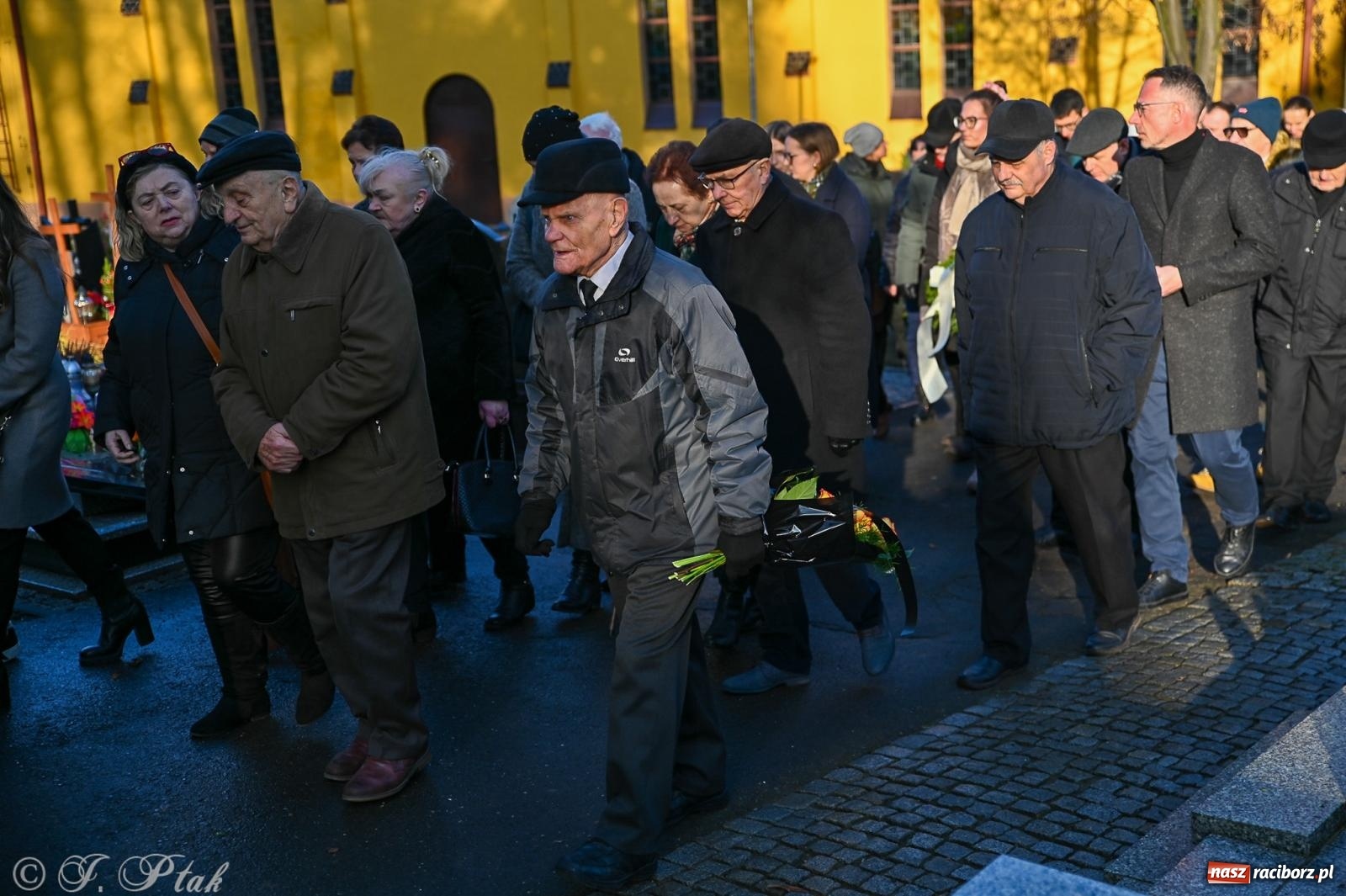 Zdjęcie w galerii na portalu naszraciborz.pl: Ostatnie pożegnanie śp. Tadeusza Ekierta. Racibórz żegna wieloletniego prezesa RAFAKO i Raciborskiej Izby Gospodarczej [FOTO] wiadomości z regionu