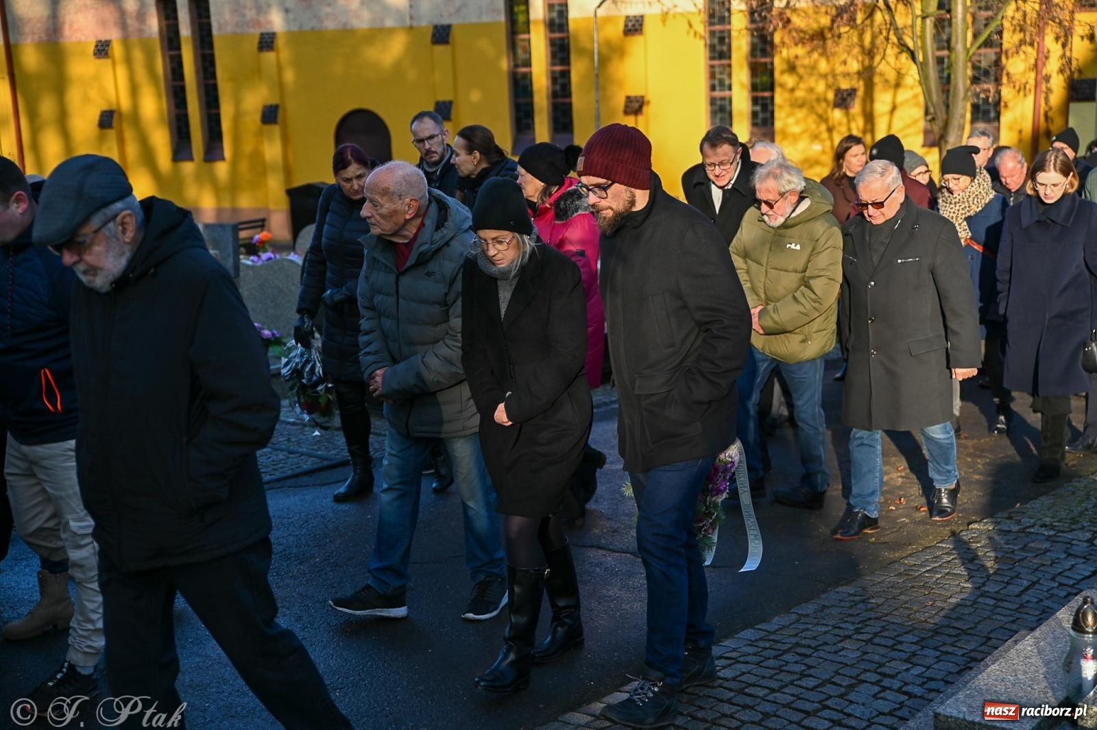 Zdjęcie w galerii na portalu naszraciborz.pl: Ostatnie pożegnanie śp. Tadeusza Ekierta. Racibórz żegna wieloletniego prezesa RAFAKO i Raciborskiej Izby Gospodarczej [FOTO] wiadomości z regionu