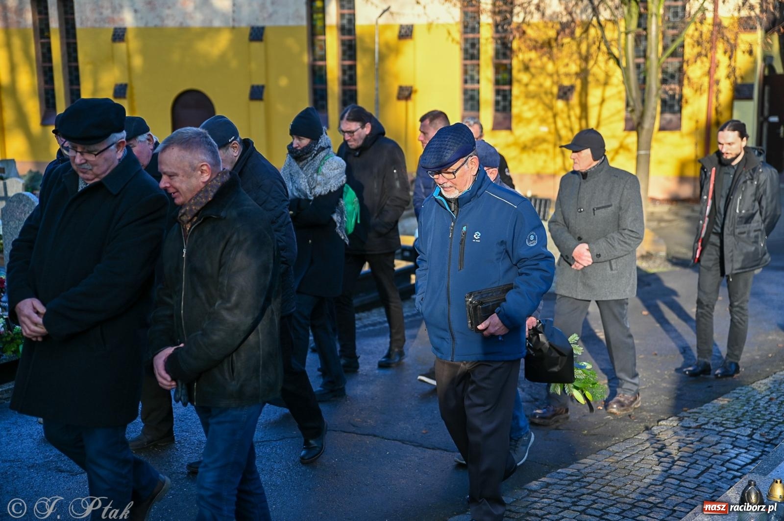 Zdjęcie w galerii na portalu naszraciborz.pl: Ostatnie pożegnanie śp. Tadeusza Ekierta. Racibórz żegna wieloletniego prezesa RAFAKO i Raciborskiej Izby Gospodarczej [FOTO] wiadomości z regionu
