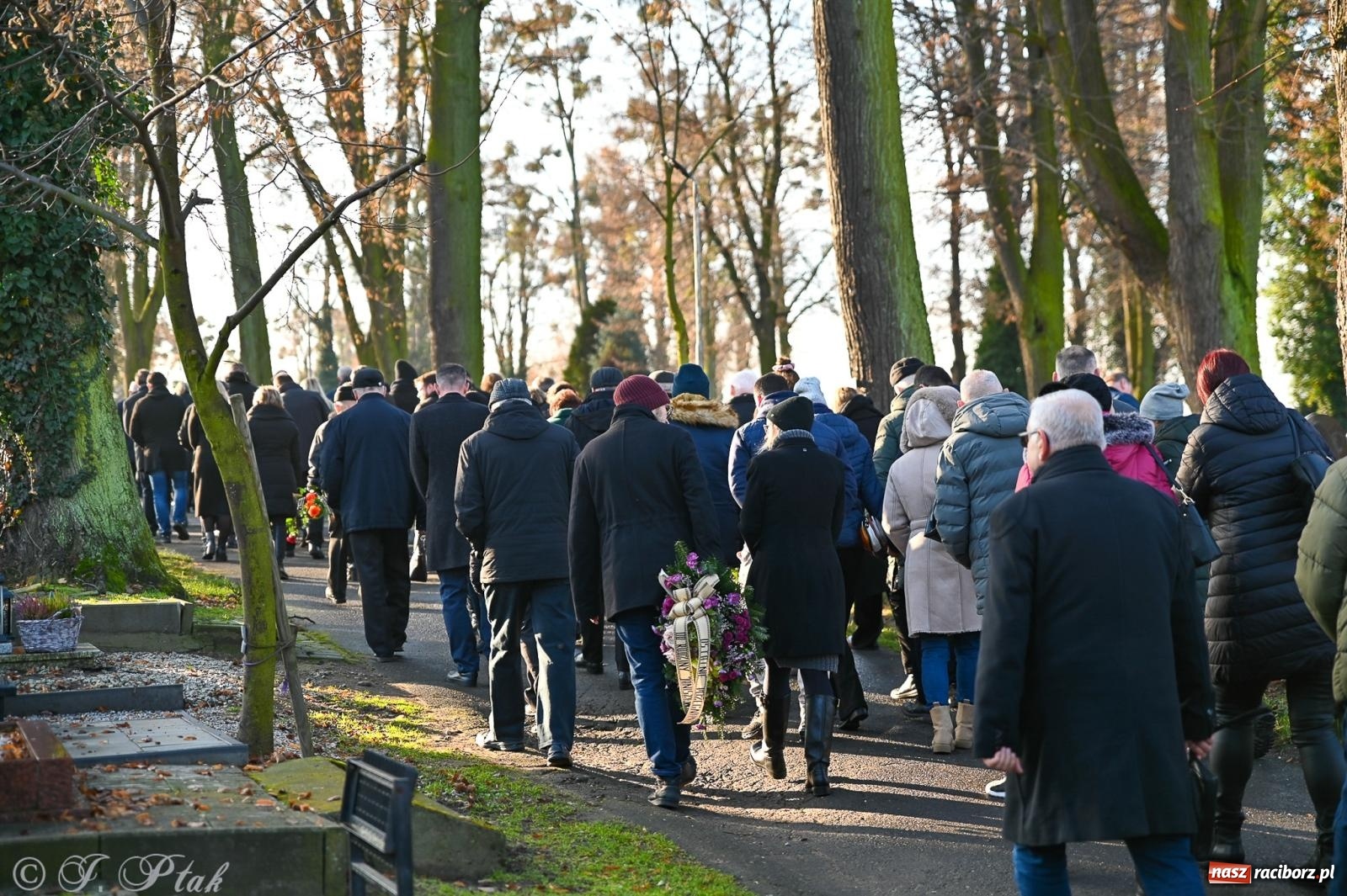 Zdjęcie w galerii na portalu naszraciborz.pl: Ostatnie pożegnanie śp. Tadeusza Ekierta. Racibórz żegna wieloletniego prezesa RAFAKO i Raciborskiej Izby Gospodarczej [FOTO] wiadomości z regionu