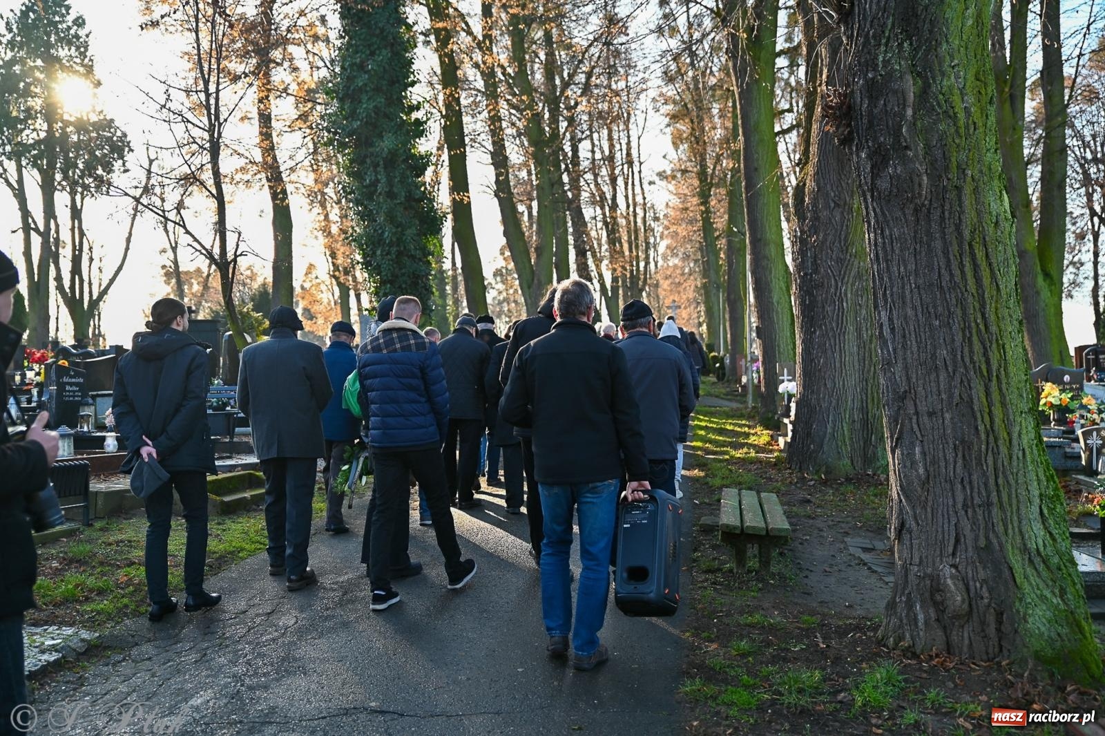 Zdjęcie w galerii na portalu naszraciborz.pl: Ostatnie pożegnanie śp. Tadeusza Ekierta. Racibórz żegna wieloletniego prezesa RAFAKO i Raciborskiej Izby Gospodarczej [FOTO] wiadomości z regionu