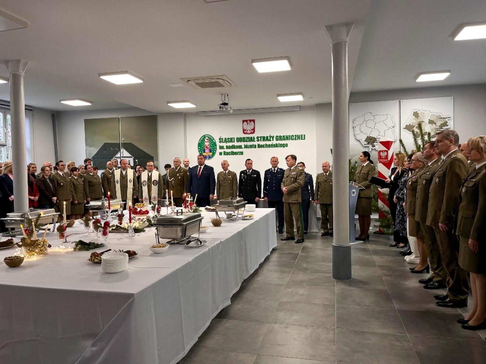 Zdjęcie w galerii na portalu naszraciborz.pl: Spotkanie opłatkowe w Śląskim Oddziale Straży Granicznej w Raciborzu wiadomości z regionu