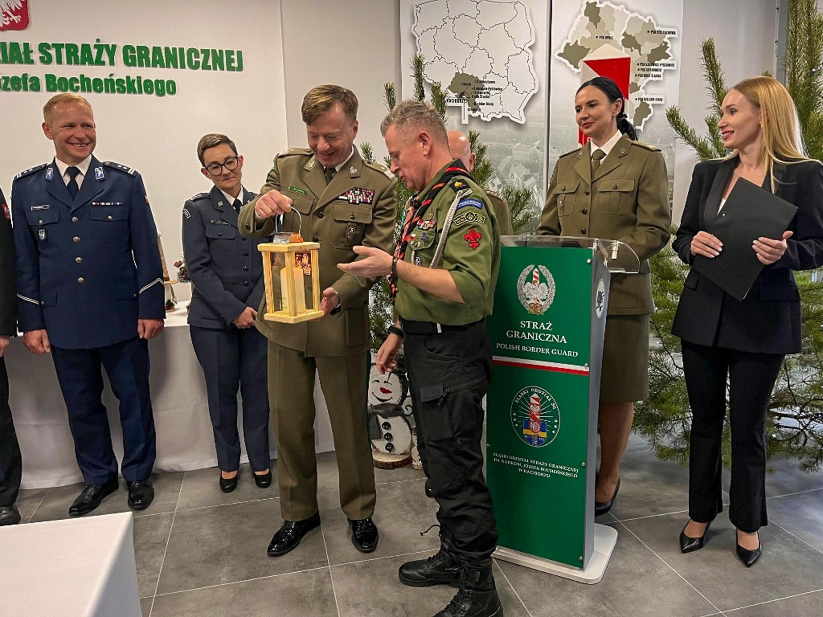 Zdjęcie w galerii na portalu naszraciborz.pl: Spotkanie opłatkowe w Śląskim Oddziale Straży Granicznej w Raciborzu wiadomości z regionu