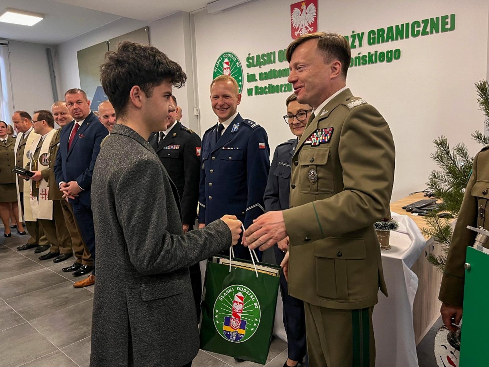 Zdjęcie w galerii na portalu naszraciborz.pl: Spotkanie opłatkowe w Śląskim Oddziale Straży Granicznej w Raciborzu wiadomości z regionu