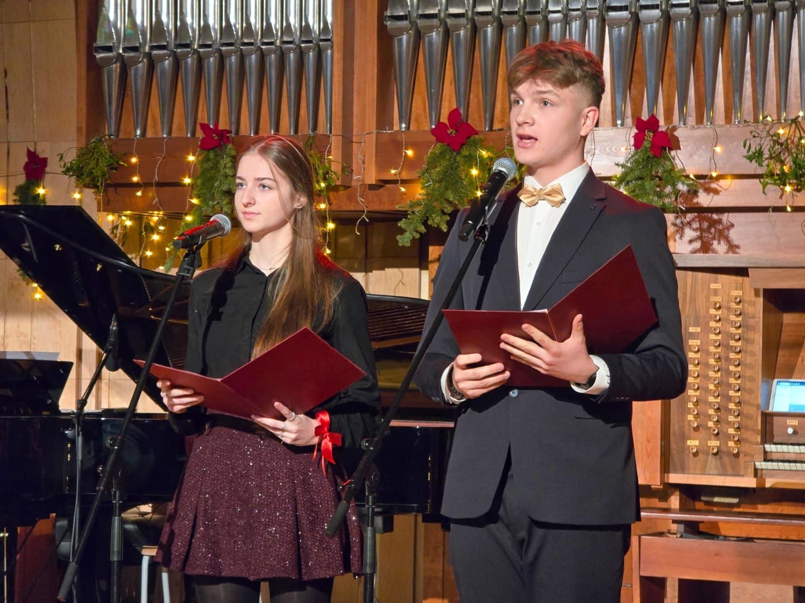 Zdjęcie w galerii na portalu naszraciborz.pl: Blaski i melodia – koncert bożonarodzeniowy Budowlanki – Gastronomika w Raciborzu wiadomości z regionu