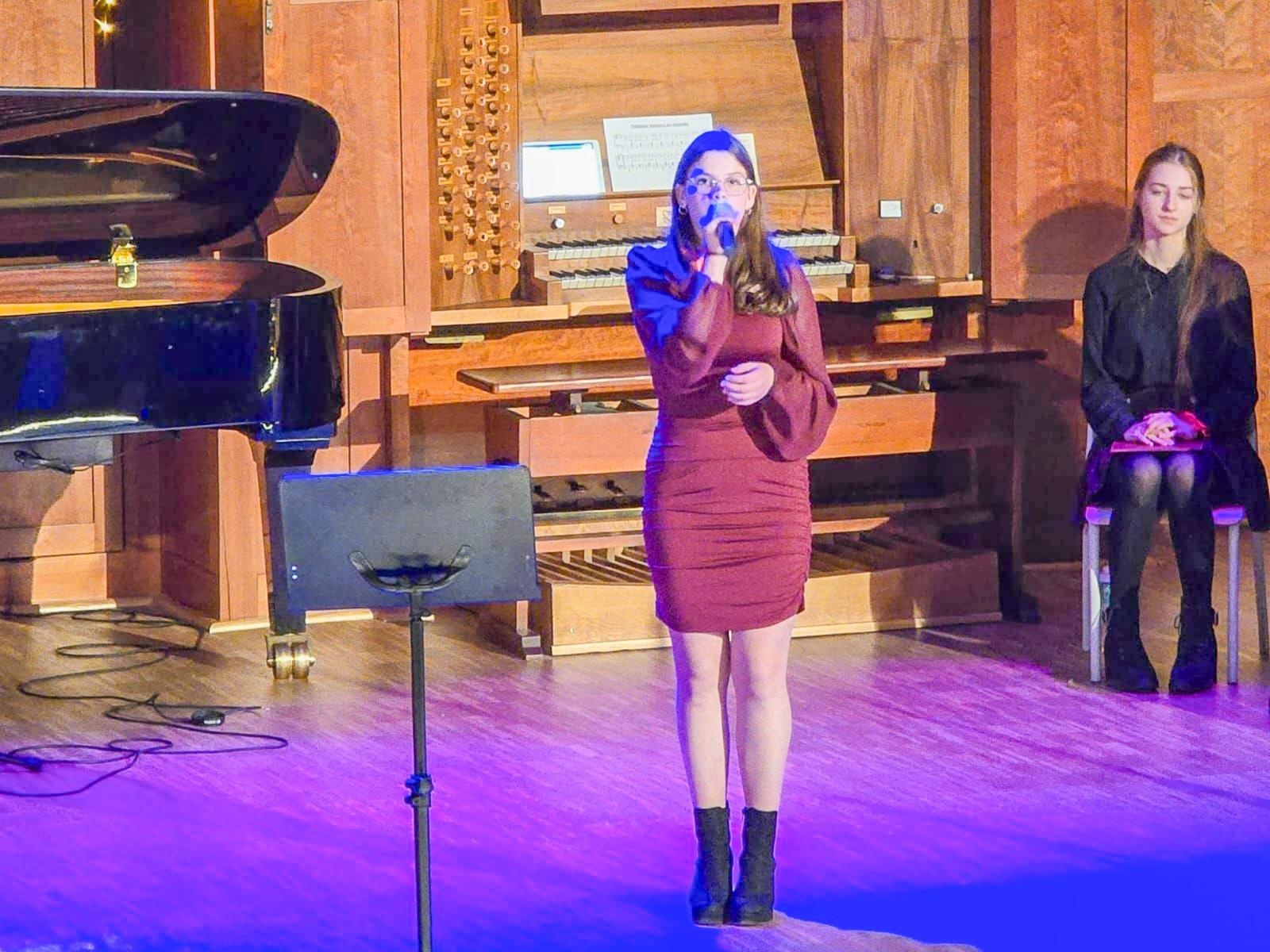 Zdjęcie w galerii na portalu naszraciborz.pl: Blaski i melodia – koncert bożonarodzeniowy Budowlanki – Gastronomika w Raciborzu wiadomości z regionu