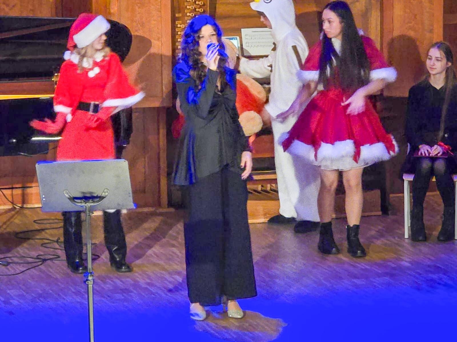 Zdjęcie w galerii na portalu naszraciborz.pl: Blaski i melodia – koncert bożonarodzeniowy Budowlanki – Gastronomika w Raciborzu wiadomości z regionu