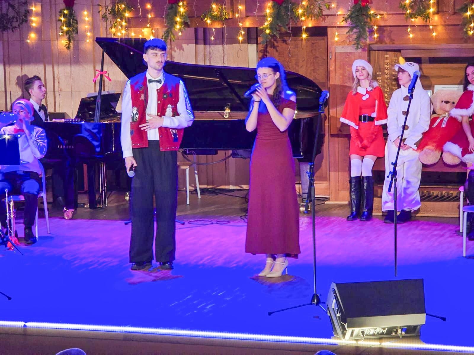 Zdjęcie w galerii na portalu naszraciborz.pl: Blaski i melodia – koncert bożonarodzeniowy Budowlanki – Gastronomika w Raciborzu wiadomości z regionu