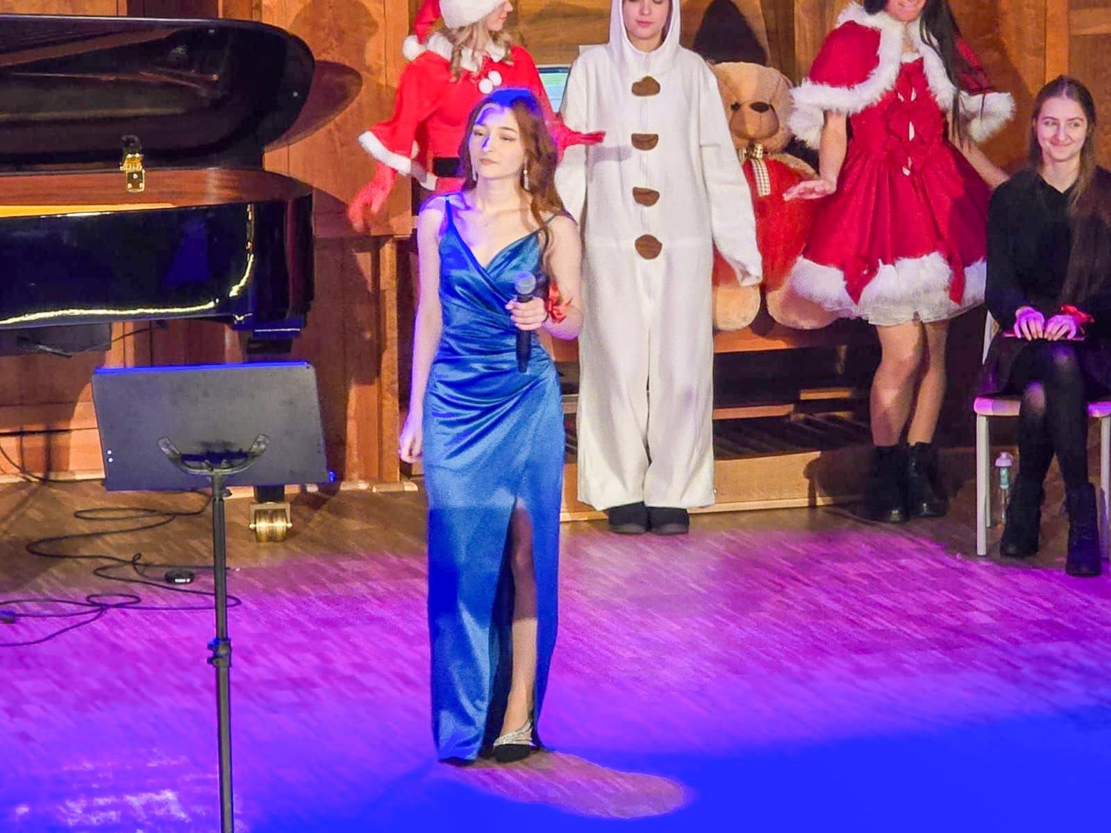 Zdjęcie w galerii na portalu naszraciborz.pl: Blaski i melodia – koncert bożonarodzeniowy Budowlanki – Gastronomika w Raciborzu wiadomości z regionu