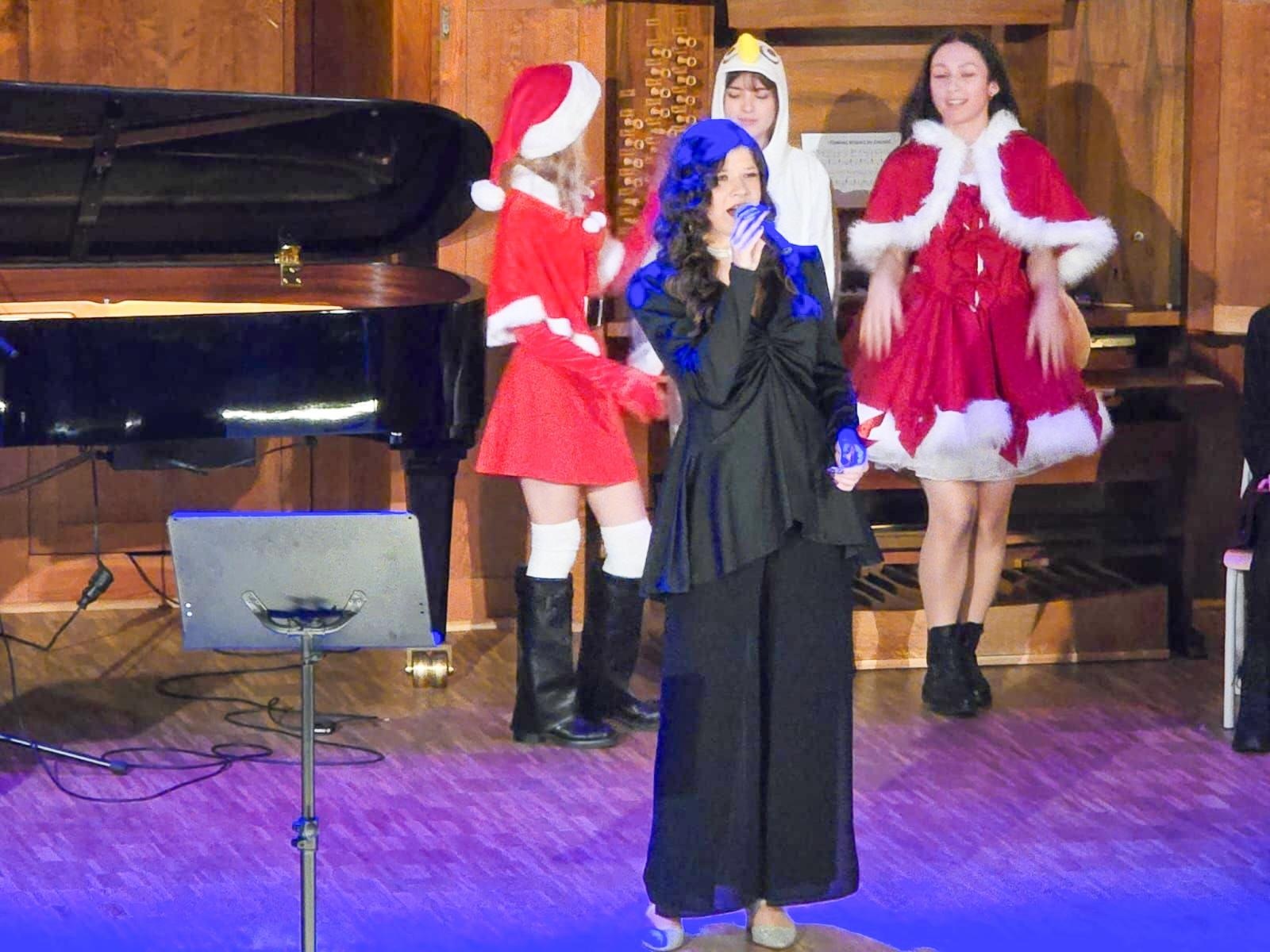 Zdjęcie w galerii na portalu naszraciborz.pl: Blaski i melodia – koncert bożonarodzeniowy Budowlanki – Gastronomika w Raciborzu wiadomości z regionu