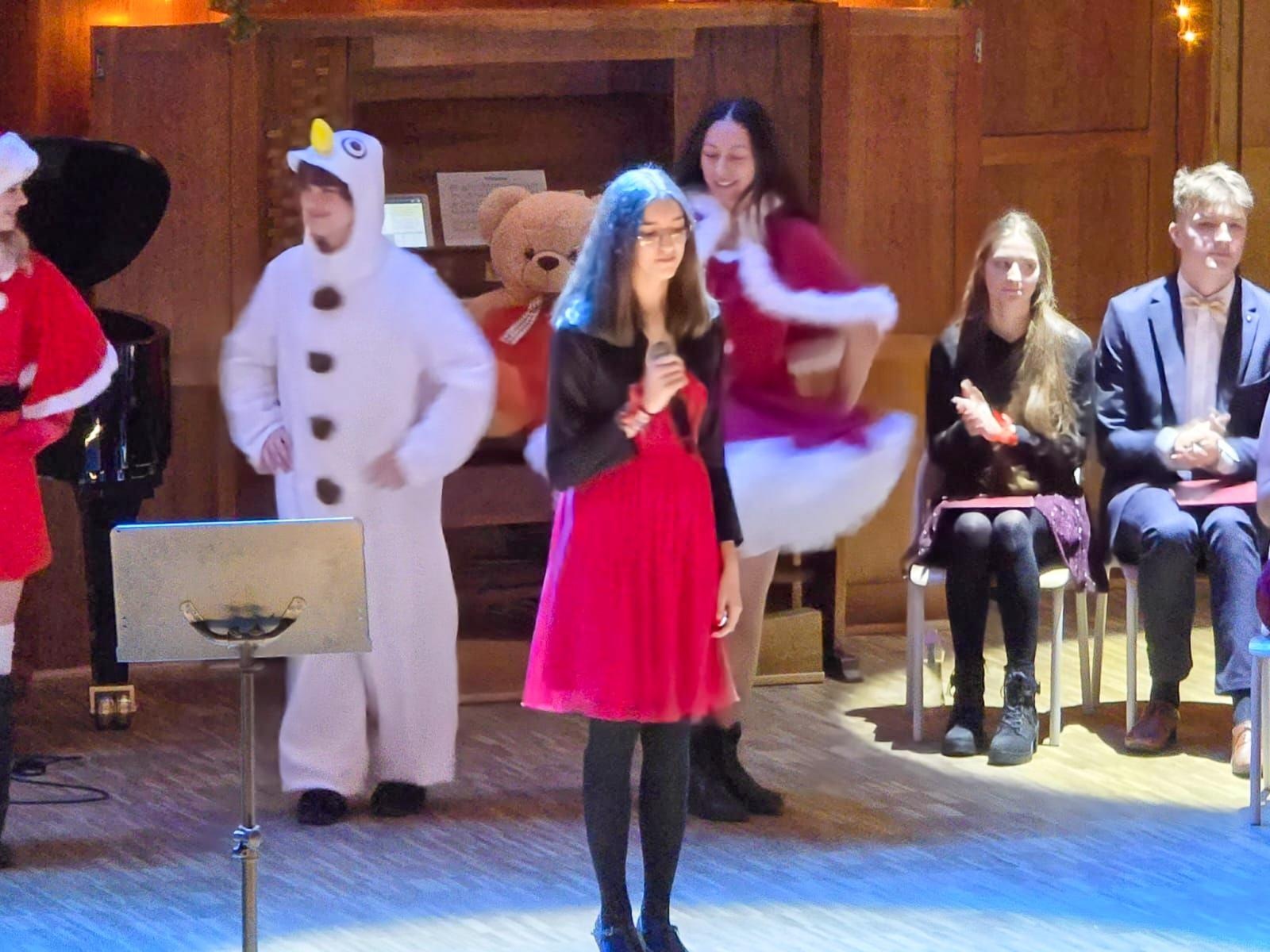 Zdjęcie w galerii na portalu naszraciborz.pl: Blaski i melodia – koncert bożonarodzeniowy Budowlanki – Gastronomika w Raciborzu wiadomości z regionu