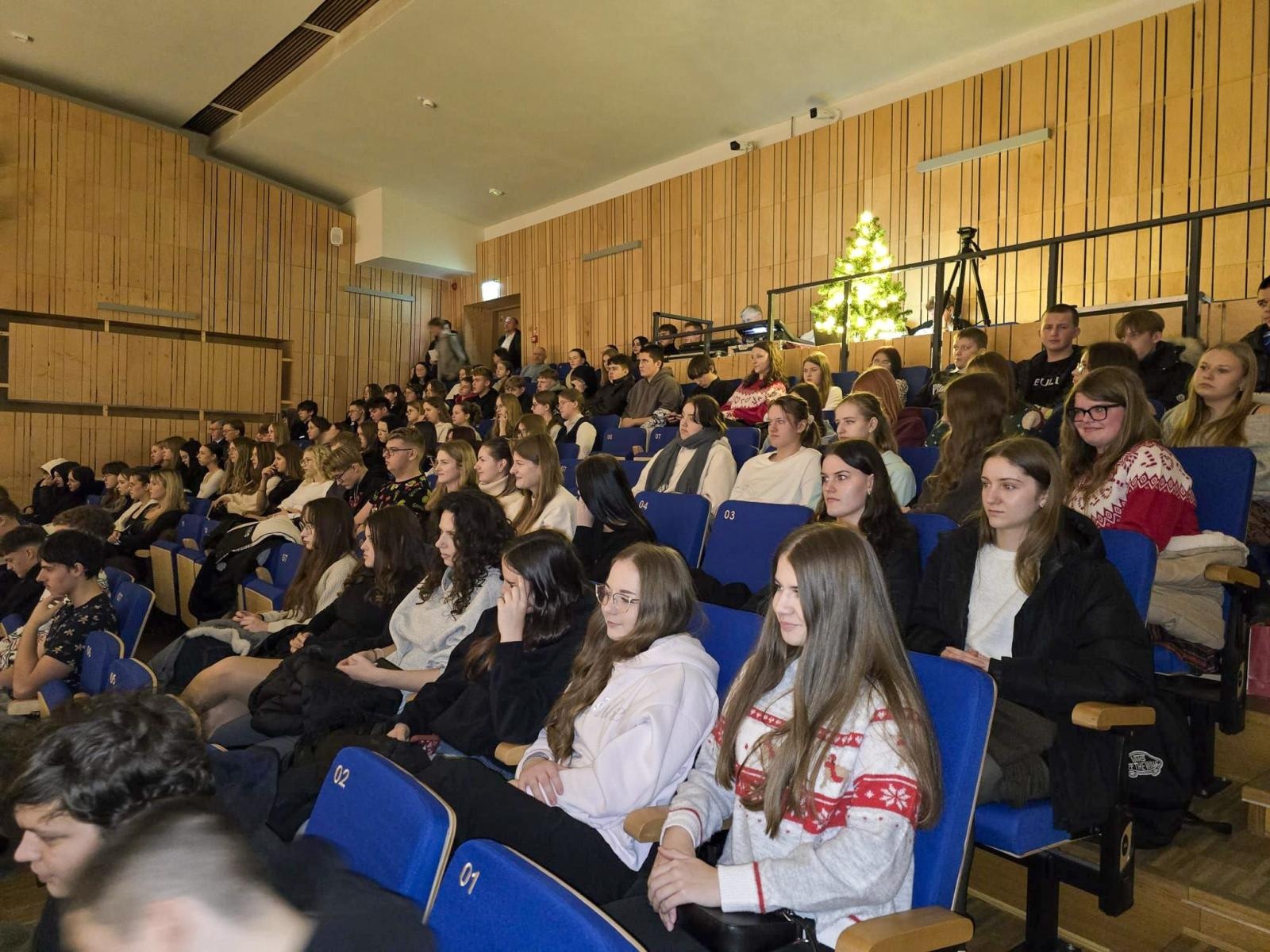 Zdjęcie w galerii na portalu naszraciborz.pl: Blaski i melodia – koncert bożonarodzeniowy Budowlanki – Gastronomika w Raciborzu wiadomości z regionu