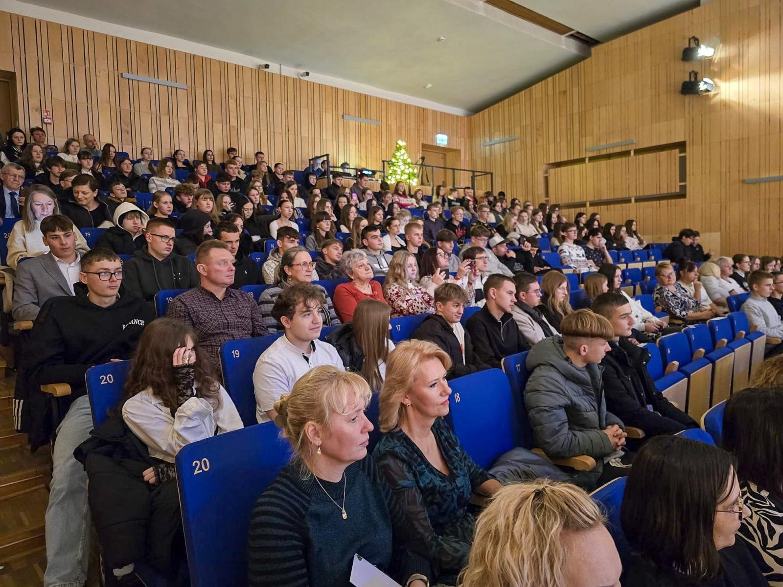 Zdjęcie w galerii na portalu naszraciborz.pl: Blaski i melodia – koncert bożonarodzeniowy Budowlanki – Gastronomika w Raciborzu wiadomości z regionu