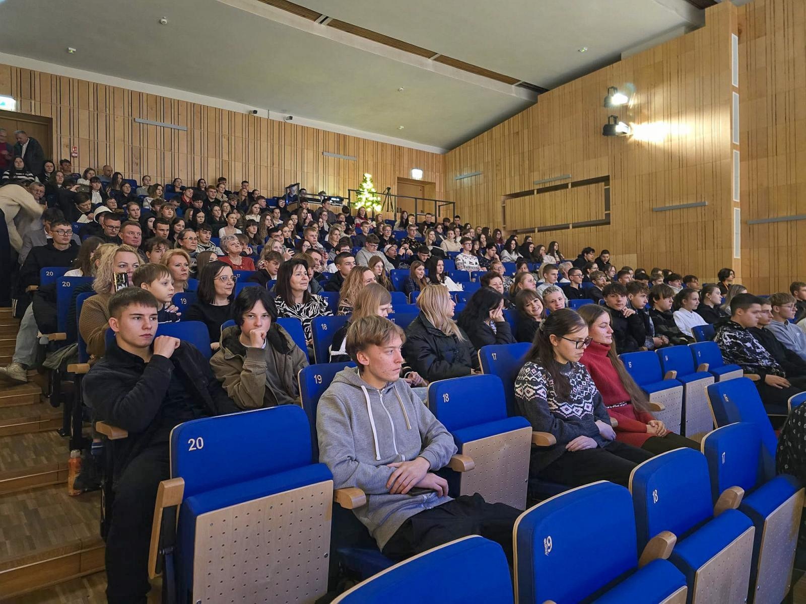 Zdjęcie w galerii na portalu naszraciborz.pl: Blaski i melodia – koncert bożonarodzeniowy Budowlanki – Gastronomika w Raciborzu wiadomości z regionu