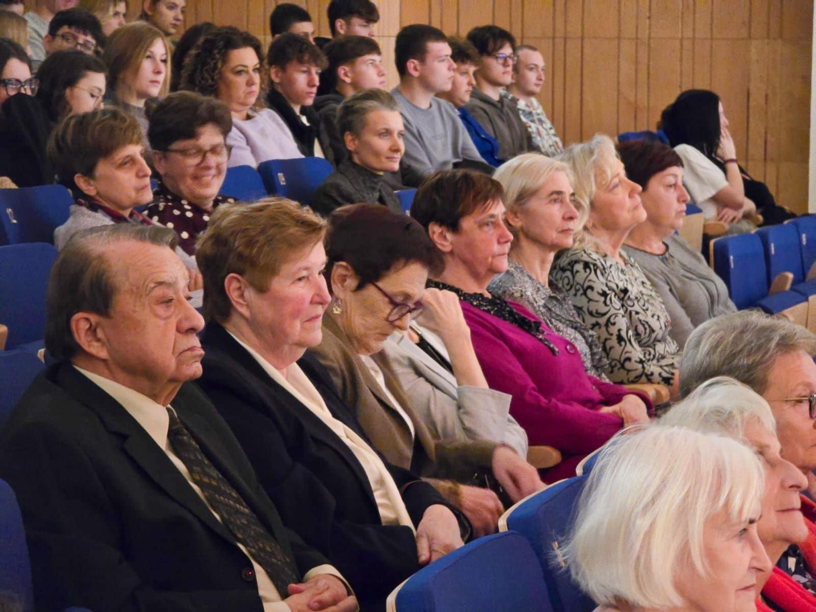 Zdjęcie w galerii na portalu naszraciborz.pl: Blaski i melodia – koncert bożonarodzeniowy Budowlanki – Gastronomika w Raciborzu wiadomości z regionu