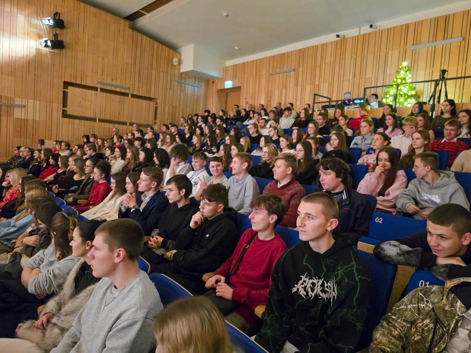 Zdjęcie w galerii na portalu naszraciborz.pl: Blaski i melodia – koncert bożonarodzeniowy Budowlanki – Gastronomika w Raciborzu wiadomości z regionu