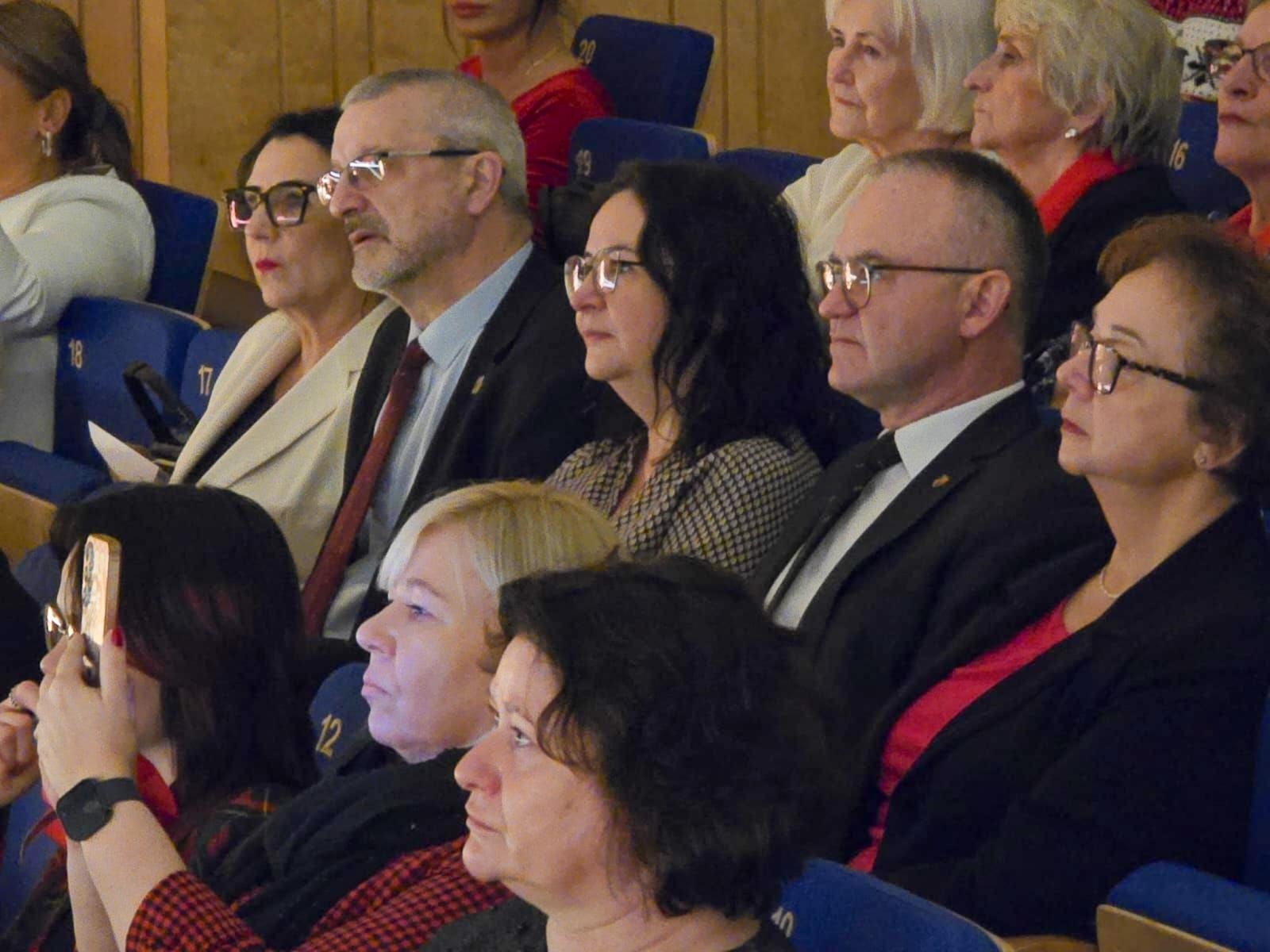 Zdjęcie w galerii na portalu naszraciborz.pl: Blaski i melodia – koncert bożonarodzeniowy Budowlanki – Gastronomika w Raciborzu wiadomości z regionu