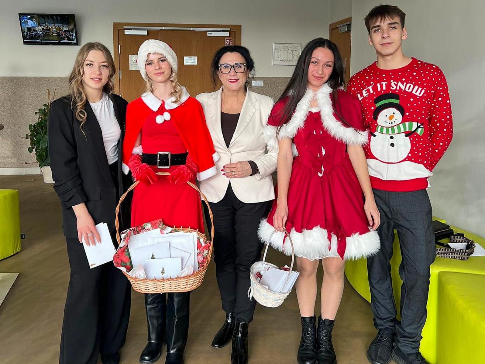 Zdjęcie w galerii na portalu naszraciborz.pl: Blaski i melodia – koncert bożonarodzeniowy Budowlanki – Gastronomika w Raciborzu wiadomości z regionu