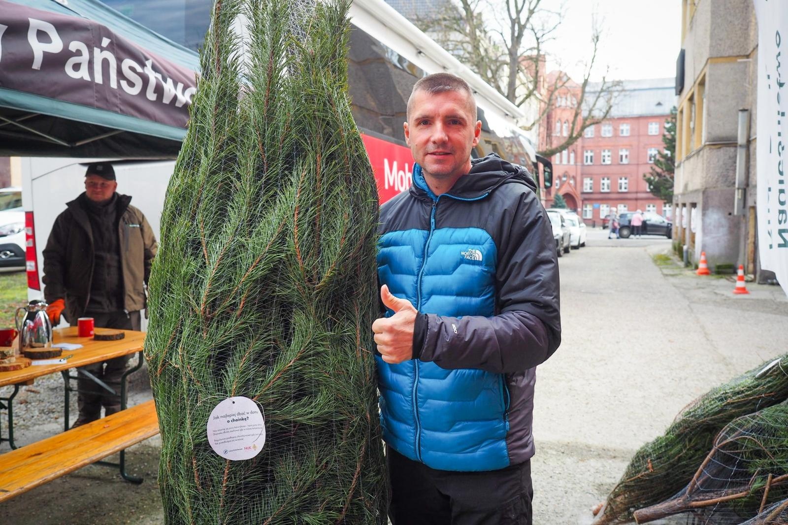 Zdjęcie w galerii na portalu naszraciborz.pl: Choinka dla życia także w Raciborzu. Duże zainteresowanie akcją honorowego krwiodawstwa [FOTO i WIDEO] wiadomości z regionu