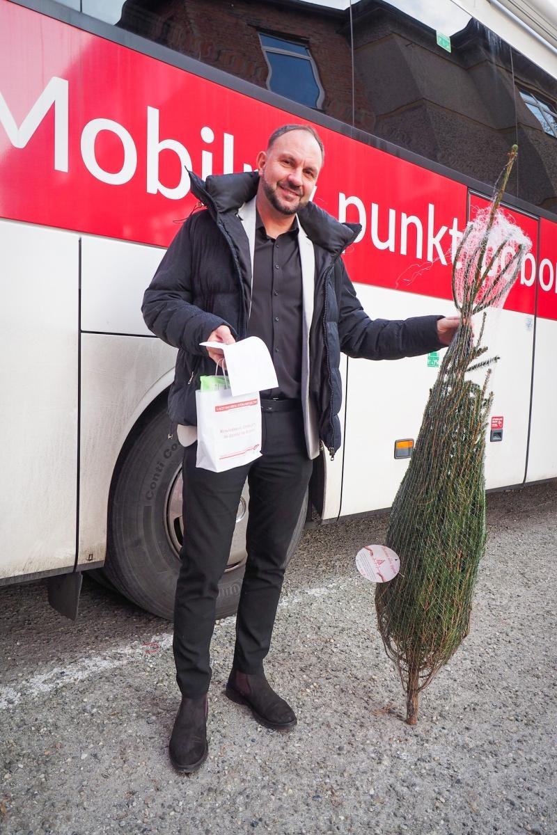 Zdjęcie w galerii na portalu naszraciborz.pl: Choinka dla życia także w Raciborzu. Duże zainteresowanie akcją honorowego krwiodawstwa [FOTO i WIDEO] wiadomości z regionu